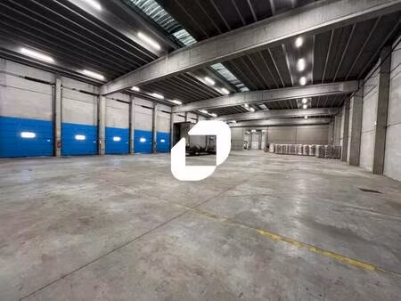 vente entrepôt 2 500 m²