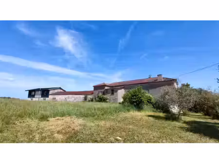 propriété comprenant une maison à ossature bois  une maison quercynoise à restaurer  des..