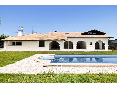 urrugne  maison avec vue sur les montagnes