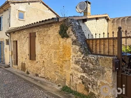 au centre historique de miradoux  maison de ville de 3 logements