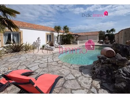 à vendre vaste propriété à saint-gilles-croix-de-vie plain-pied avec gîte  piscine et...