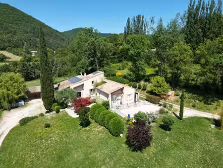 mirmande  superbe maison d'architecte au coeur d'un écrin de verdure