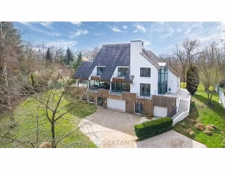 villa d'architecte au nord de fontainebleau a 35 mn de paris gare de lyon. a 15 minutes de