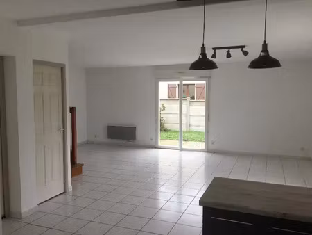location maison 5 pièces 100 m² à ambarès-et-lagrave (33440)
