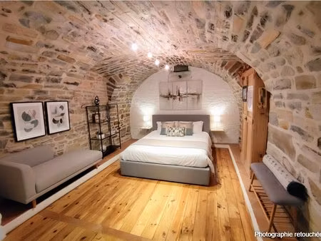superbe t3 en duplex avec terrasse privée et jardin commun à millau