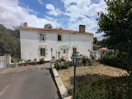 belle maison avec piscine et magnifiques jardins