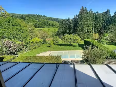 propriété de caractère de 340 m² sur un terrain arboré de 35 5 ares avec piscine couverte.