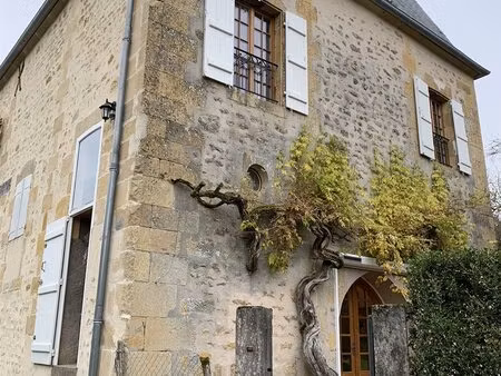 magnifique propriété de caractère avec 3 maisons de 150 m² chacune  parc de 3 hectares ...
