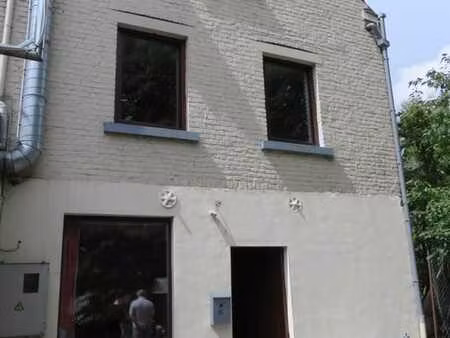 ensemble de 3 maisons