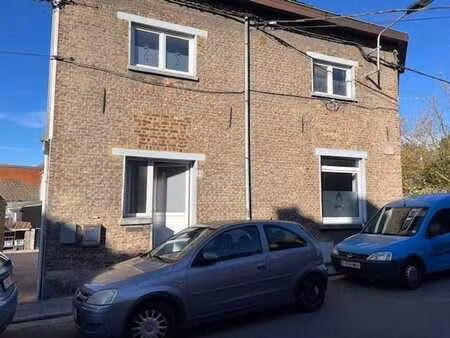 belle maison d'habitation avec garage et jardin séparé