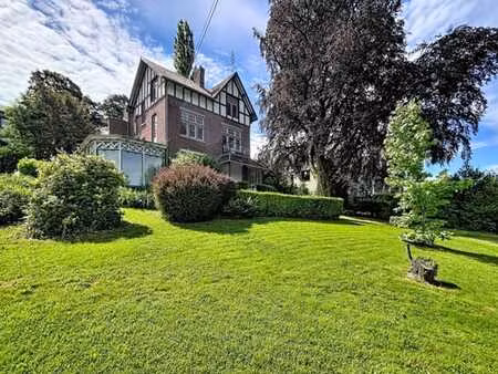 spacieuse maison bourgeoise dans un quartier prisé