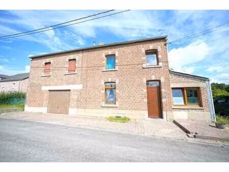 charmante fermette à rénover dans un quartier calme !