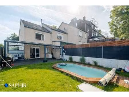 maison 3 façades avec piscine et panneaux solaires à seraing