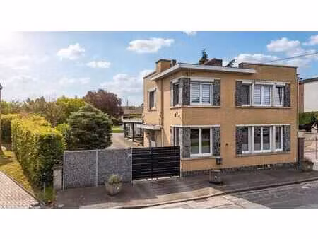 charmante maison avec jardin et piscine