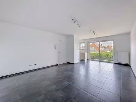 lumineux et bel appartement avec balcon