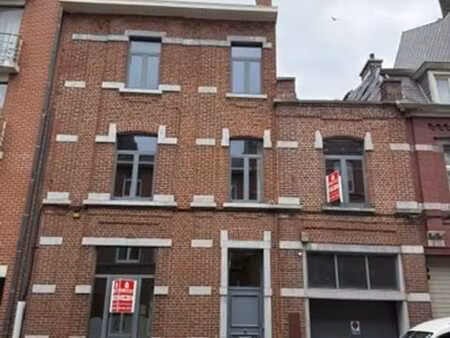 immeuble de caractère idéalement situé au coeur de charleroi