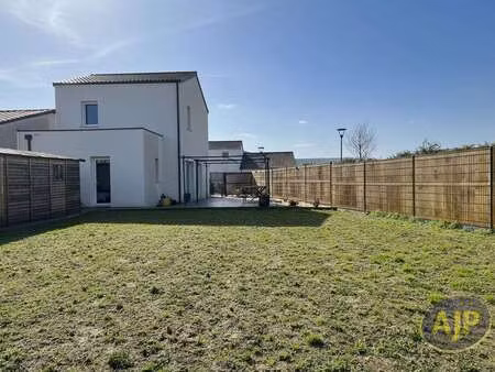 location maison à cholet (49300) : à louer / 97m² cholet