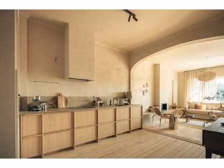rénovation complète: élégant appartement avec terrasse