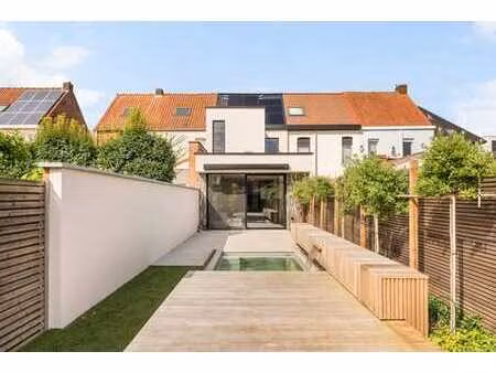 maison neuve de qualité avec une finition élégante