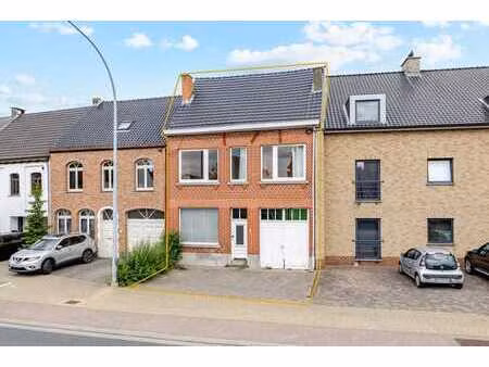 te renoveren woning met grote tuin en garage te haaltert
