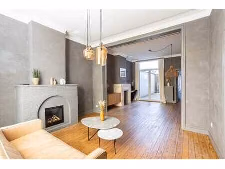 élégante maison de maître art déco dans une rue prisée