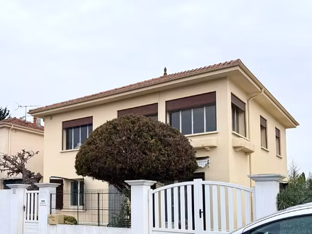 maison avec garage  atelier cuisine d'été