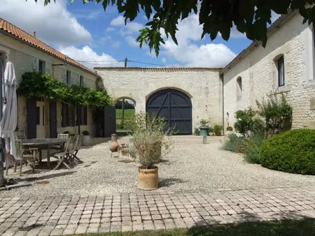 vente maison 9 pièces 252 m² à brie-sous-archiac (17520)  565 000 €