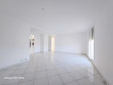appartement de 4 pièces de 70 m² + balcon + garage + cave à unieux