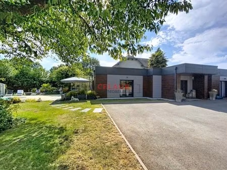 maison de 6 pièces de 243 m² à lubersac