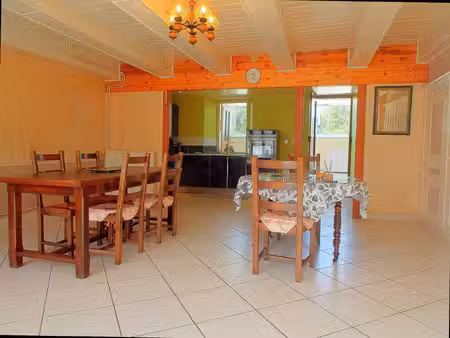 maison familiale offrant de nombreuses possibilités proche sanc