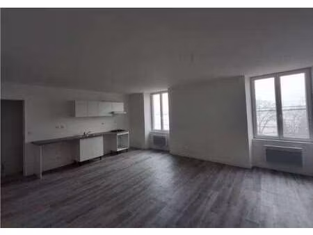 location appartement 3 pièces à la réole (33190) : à louer 3 pièces / 70m² la réole