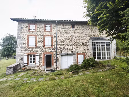 maison en pierre avec vue panoramique