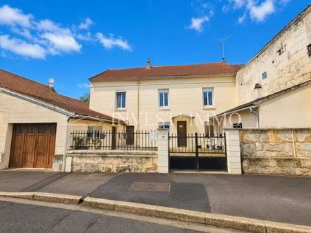 maison ancienne en pierre rénovée avec jardin et beaux volumes