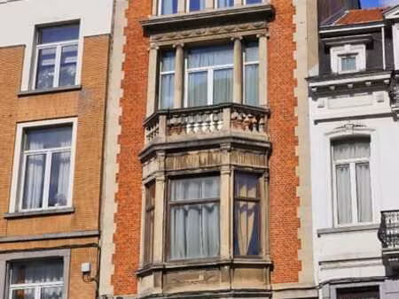 belle maison de rapport à 3-4 appts ou jusque 8-11 chs