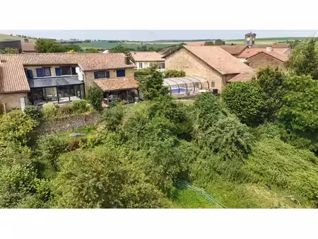 ancien corps de ferme rénové avec piscine  grange et studio indépendant : un véritable hav