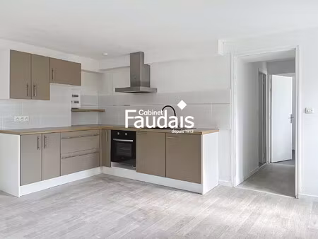 appartement de plain-pied t3 de 48 m² à coutances  centre-vill