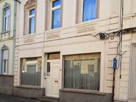 immeuble comprenant 3 appartements à rénover