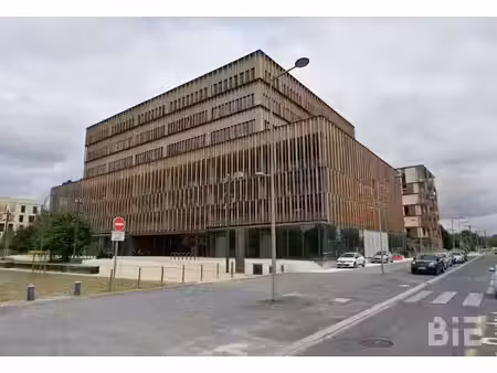 location commerce 81m² à 798m²
