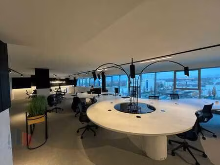 bureaux tout compris dans un emplacement de choix avec vu...