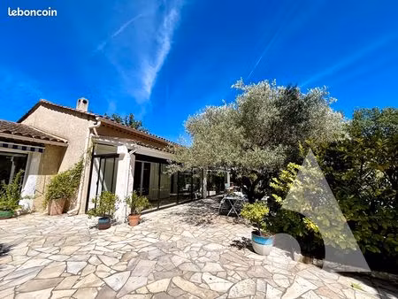propriété 6 pièces 230 m²