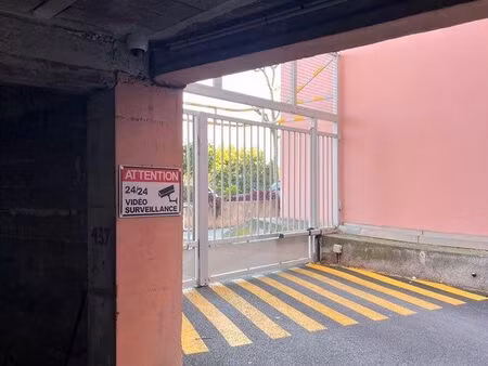 a vendre garage fermé