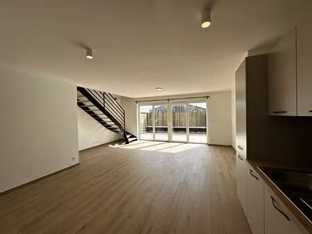 appartement à louer avec terrasse et 2 chambres   bassilly (vbe36787)