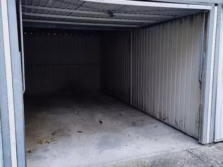 parking/box 1 pièce 15 m²