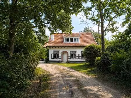 karaktervolle woning op uitzonderlijke locatie aan de leie