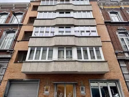 appartement entièrement rénové / 70 m2