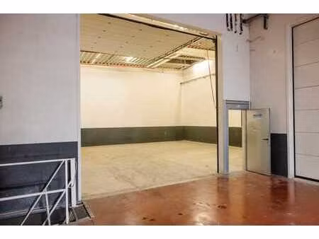 unité pme de 113 m² avec porte sectionnelle