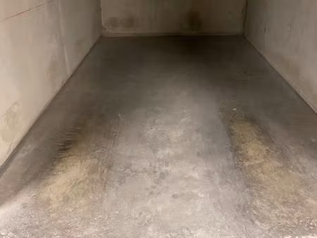 à louer : box fermé sécurisé