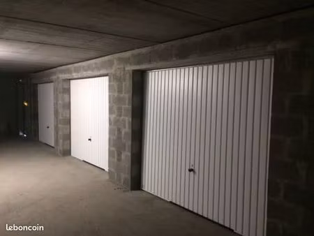 garage fermé securisé proche avignon