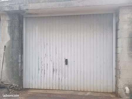parking/box 13 m² istres