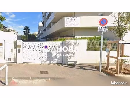 parking/box 15 m² marseille